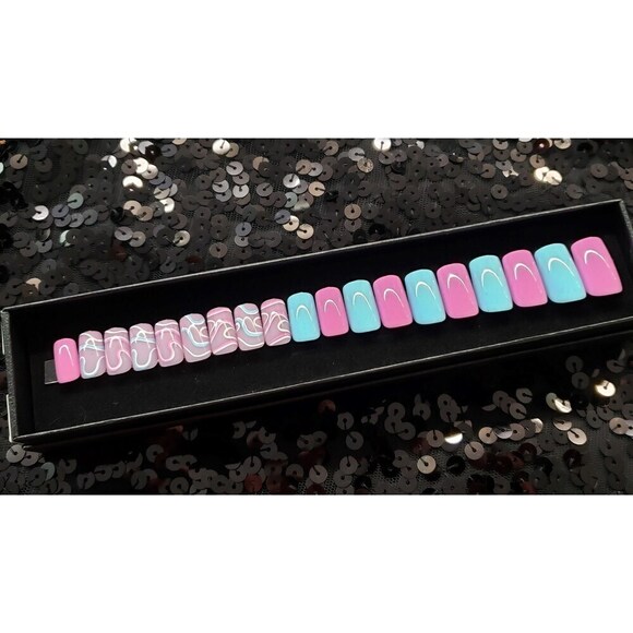 Gigi Press On Nail Set - Picture 2 of 2